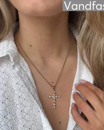 Annebrauner Lucia Cross Halskæde 18k Guldbelagt