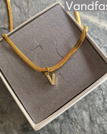 Annebrauner Snake Letter Halskæde 18k Guldbelagt