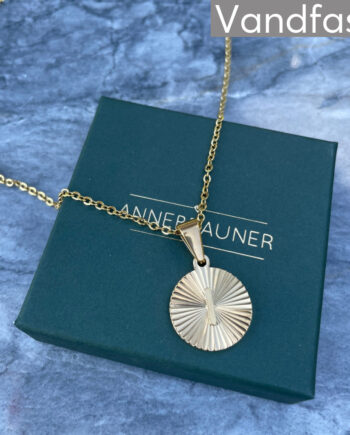 Annebrauner Sun Burst Letter Halskæde 18k Guldbelagt