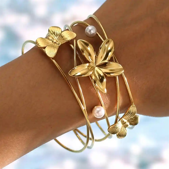 Golden Grace   Forgyldt Armbånd Med Blomster Og Perler