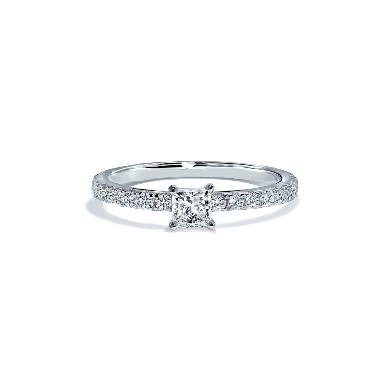 Romance Solitaire Forlovelsesring Med Hvid Princess Cut Diamant