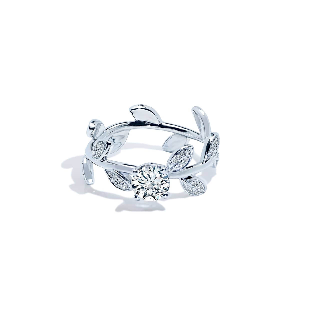 Serena Forlovelsesring Med Rund Safir Og Diamantblade   Hvidguld